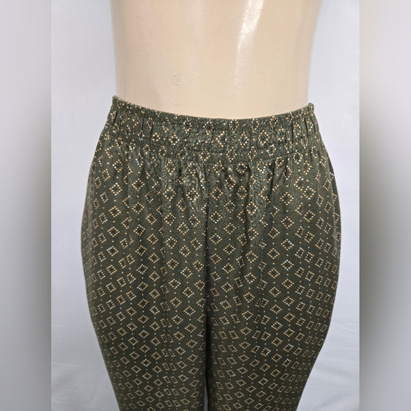 Alfred Dunner 16 Slacks Pants Lightweight Elastic Waist Silky Fabric Olive Green - Picture 2 of 5
